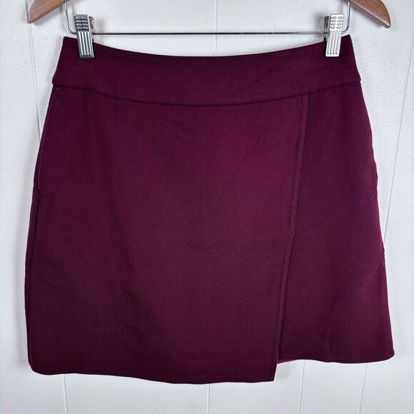 Uniqlo‎ Cranberry Red Twill Mini Skirt Faux Wrap Front Women's Size 6 - Picture 1 of 9